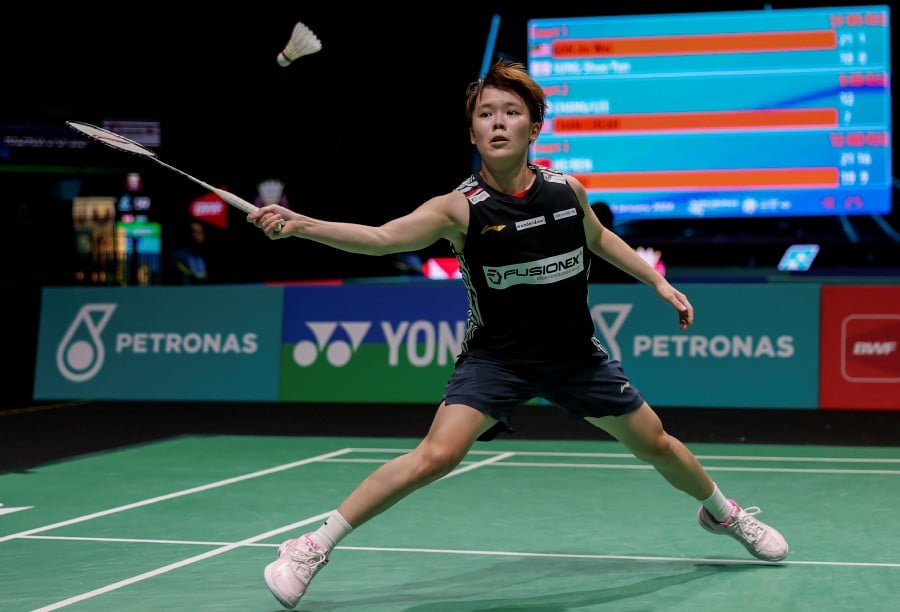 The independent women’s singles shuttler, who has struggled with health issues over the last few years, looked like a brand new person today as she reached the second round of the Petronas Malaysia Open at the Axiata Arena. BERNAMA PIC
