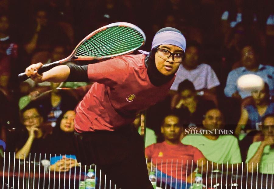 Women’s national No 2 Aifa Azman put her recent shaky form behind her as she got off to a flying start at the World Squash Championships in Chicago.- NSTP/AZIAH AZMEE