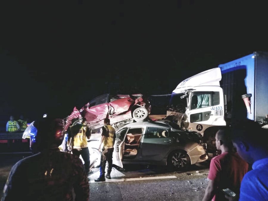 Lorry driver in 10-vehicle pile-up near Gopeng nabbed | New Straits ...