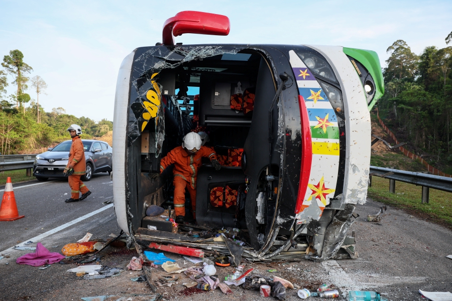 Woman Killed, 9 Hurt In Tour Bus Crash On LPT 2 | New Straits Times ...