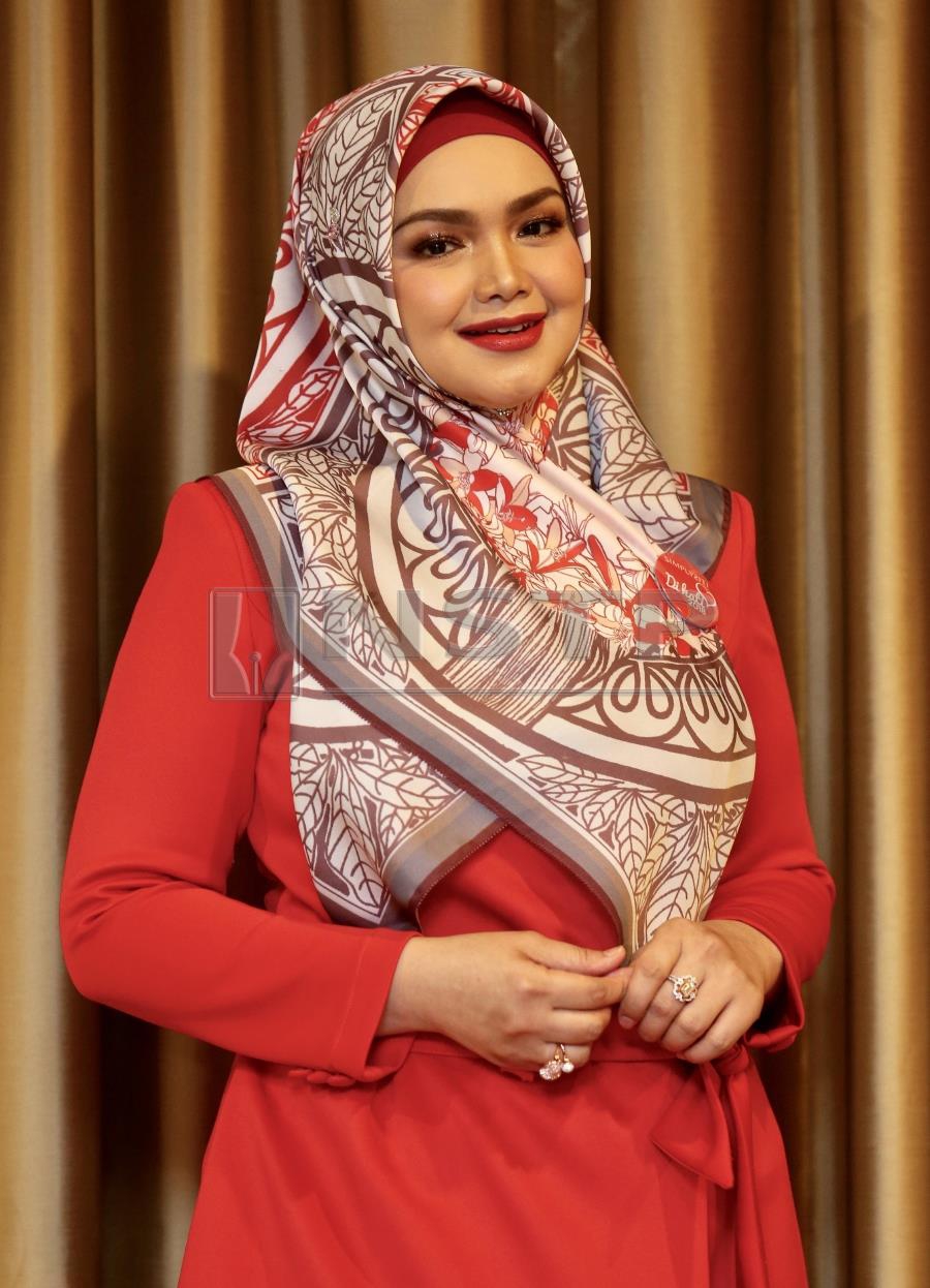 Showbiz Siti S Going For A Regional Tour