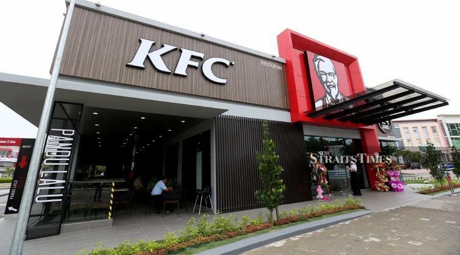Over 100 KFC outlets have temporarily closed across the country following boycotts which have run for about six months now, according to a report by Chinese daily Nanyang Siang Pau. Pix by IQMAL HAQIM ROSMAN