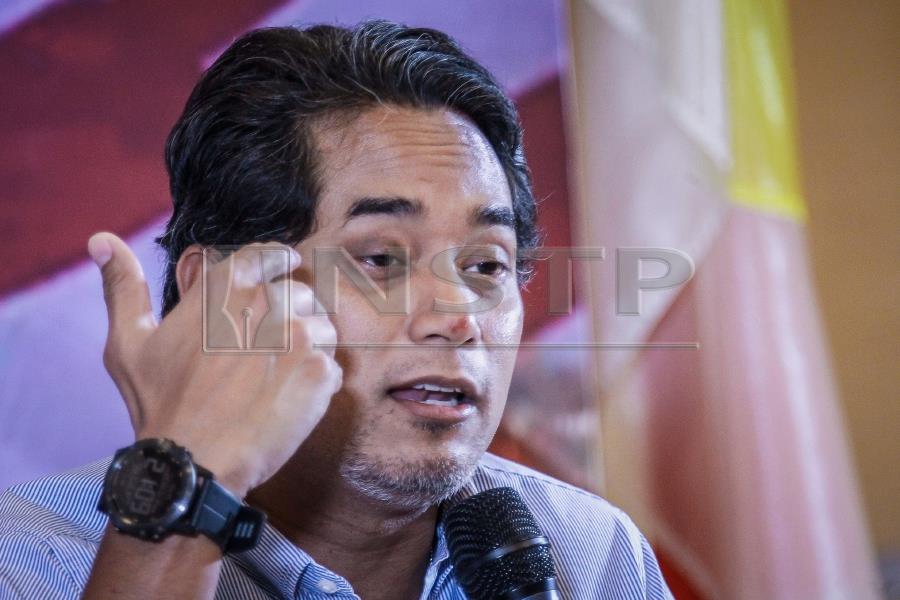 Via his Twitter account, Khairy, who was formerly Umno Youth chief, sarcastically labeled the news report, which quoted Umno supreme council member Datuk Lokman Noor Adam as proposing the move, as “fake news.” Pic by NSTP/ASYRAF HAMZAH