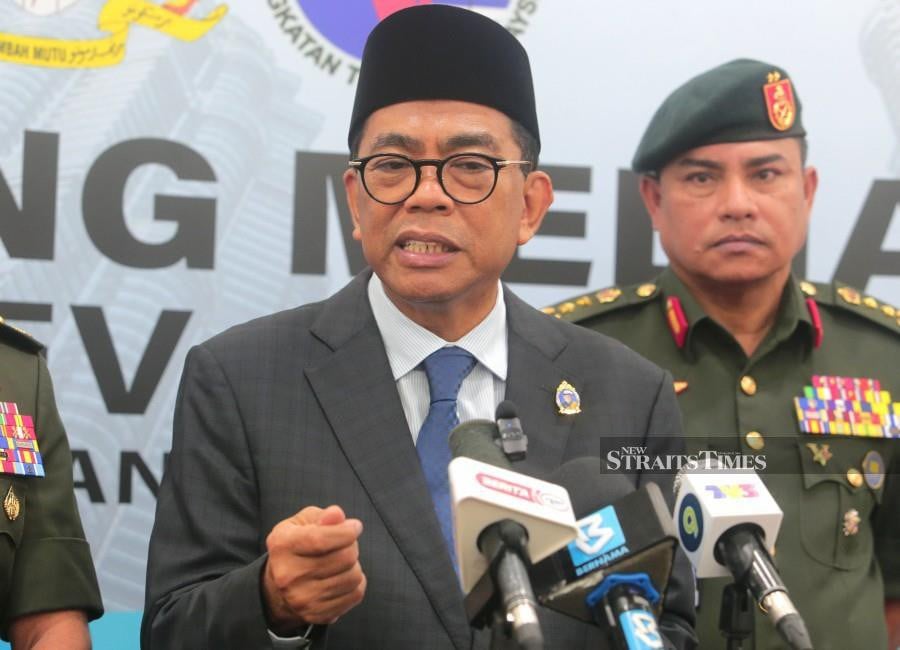 Defence Minister Datuk Seri Mohamed Khaled Nordin says the final report on the tragic crash involving two Royal Malaysian Navy helicopters, which claimed the lives of 10 officers and personnel in Lumut, Perak, is expected to be released by next week at the latest. - NSTP pic