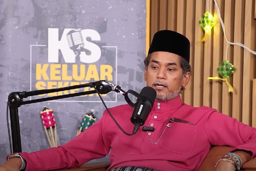 Former minister Khairy Jamaluddin revealed today that the individual who used his identity to register for the Central Database Hub (Padu) apologised for his actions. - Pic from Keluar Sekejap YouTube Podcast