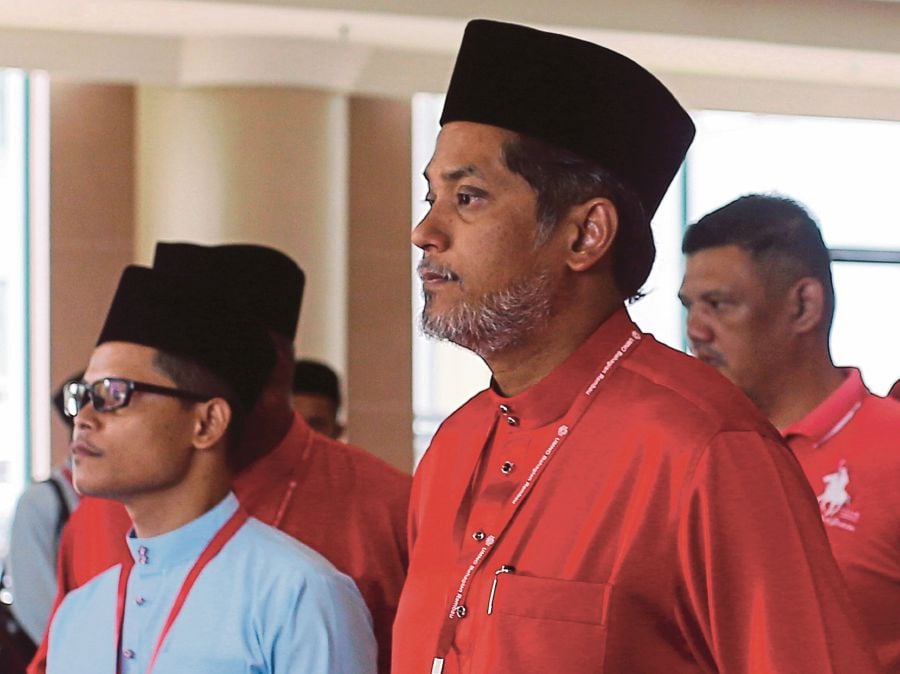 Umno has become “almost totally irrelevant” and it is time for Khairy Jamaluddin to “branch out” on his own should he decide to remain in politics, said Datuk Seri Kalimullah Hassan Masheerul Hassan. - Bernama file pic