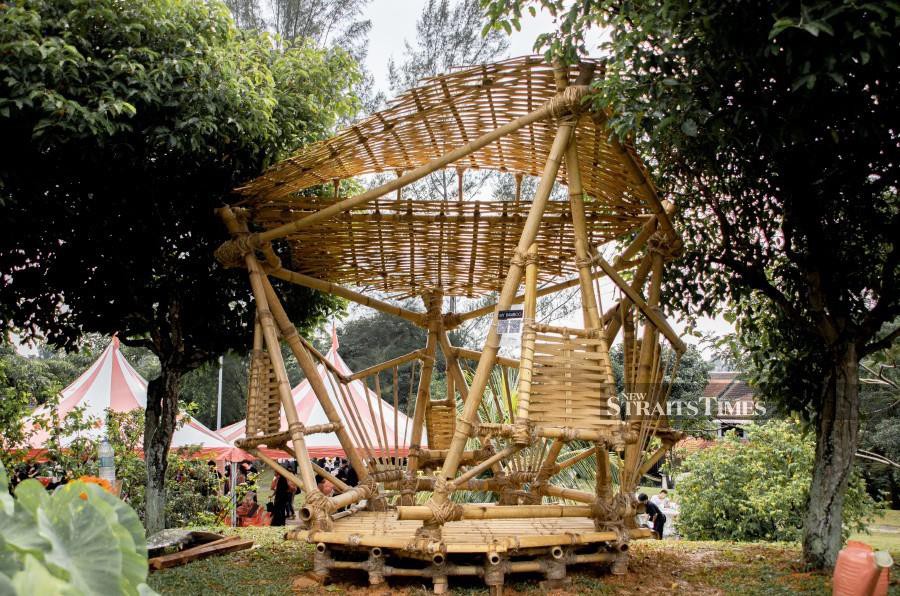The MY Bamboo flagship project’s pilot initiative saw a team of six academics and 100 students, along with external experts and industry partners, build five unique structures for the purpose of observation, relaxation, and storage at USJ2 Community Garden within five-weeks. 