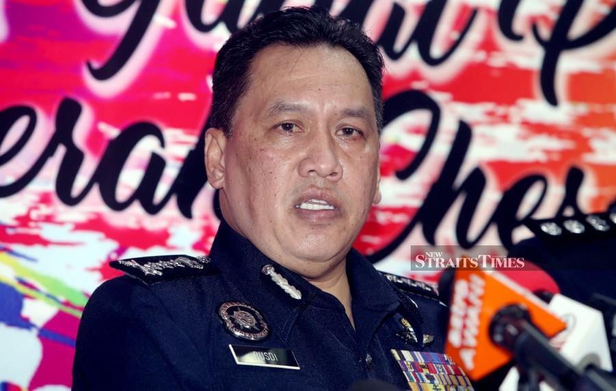  KUALA LUMPUR : City police chief Datuk Rusdi Mohd Isa said that Police are hunting for the eighth suspect, identified as Mohamad Ardzuan Mohd Anuar, 34, in a gang robbery case involving RM260,000. — NSTP/HAIRUL ANUAR RAHIM