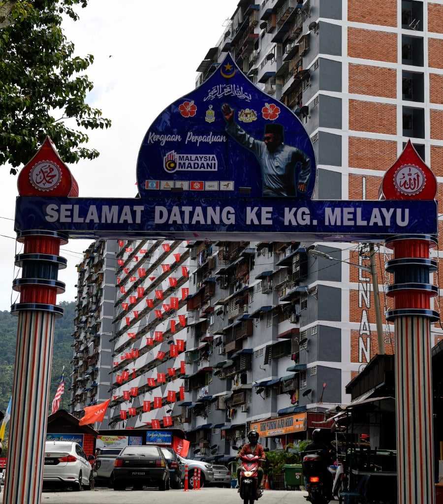 The Kampung Melayu Flat comprises of two blocks, with about 950 units and more than 3,600 occupants. - Bernama pic