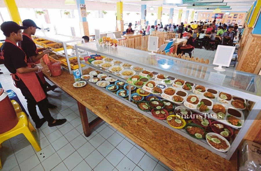 With those restricted offerings, pupils had limited exposure to unhealthy food in school canteens, and they got used to the daily repeated menu. - NSTP file pic