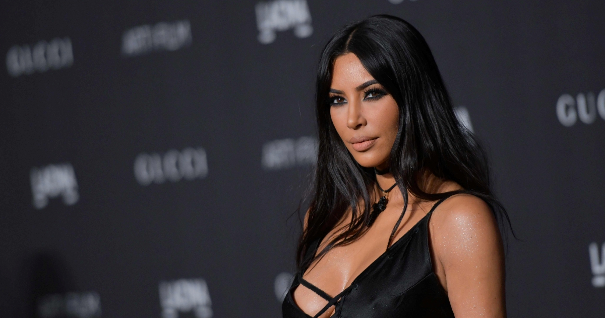 Kim Kardashian Makeup Tote Bags for Sale | Redbubble