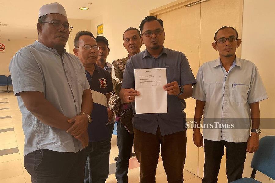 Employees of Kedah Agro Holdings Berhad (KAHB) facing salary arrears attended the office of the Department of Labour Peninsular Malaysia (JKTSM) in Kedah to file an official report. - NSTP/M HIFZUDDIN IKHSAN.