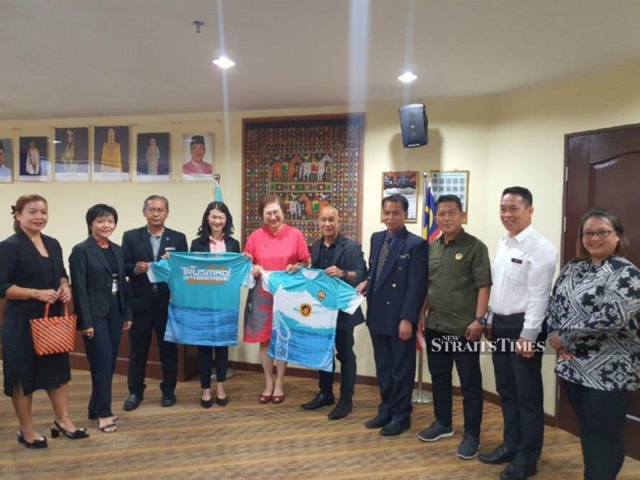 Sabah Tourism, Culture and Environment Minister Datuk Christina Liew (5th left) meeting with the organisers for the Mount Trusmadi International Climbathon at her office. - Pic courtesy of Kepkas.
