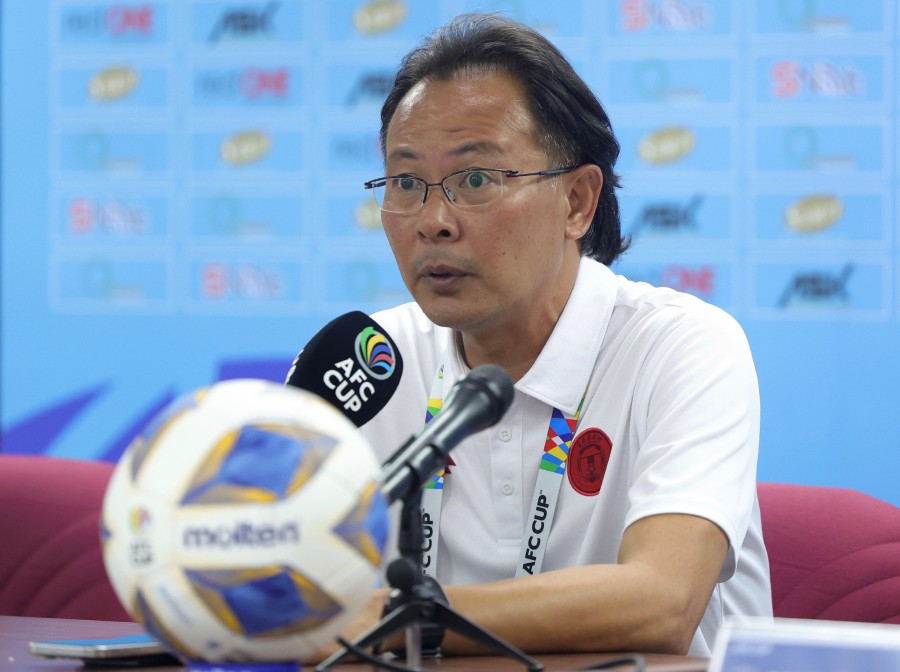  Sabah manager Datuk Ong Kim Swee speaks to the press during a press conference at the Likas Stadium in Kota Kinabalu. - BERNAMA PIC