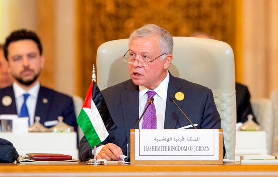 Jordan’s King Abdullah II met with Malaysian Prime Minister Datuk Seri Anwar Ibrahim, Saturday, on the sidelines of the Joint Arab Islamic Extraordinary Summit on Gaza. - (Photo by SAUDI PRESS AGENCY / AFP) 