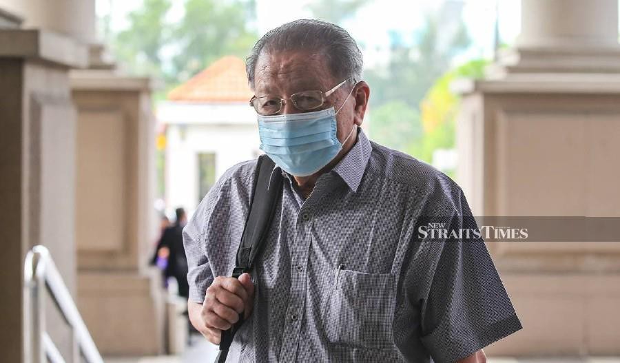 The defamation suit brought by DAP veteran leader Lim Kit Siang against former Inspector-General of Police (IGP) Tun Mohammed Hanif Omar has reached a settlement after the latter apologised in the High Court today. - NSTP/ASWADI ALIAS.