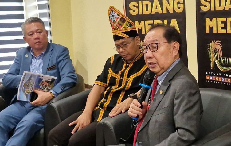 Deputy Chief Minister Datuk Seri Dr Jeffrey Kitingan says disputes over the Kaamatan Festival were solved through the Kadazandusun practice of pibabasan. Picture courtesy of Sabah Information Department