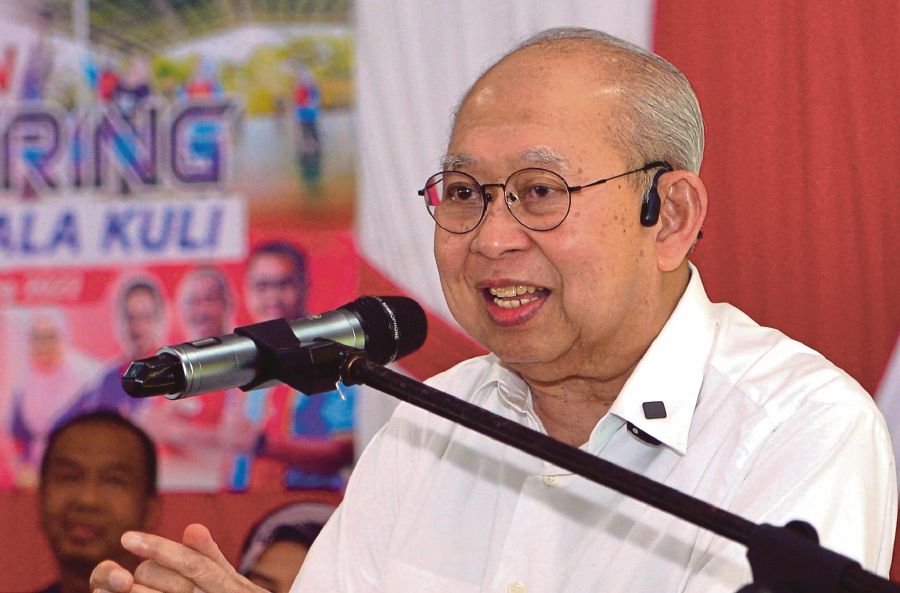 News that veteran Umno leader Tengku Razaleigh Hamzah will lead Kelantan Barisan Nasional (BN) in the upcoming state election, is only rumours. - BERNAMA pic                                                                                                         