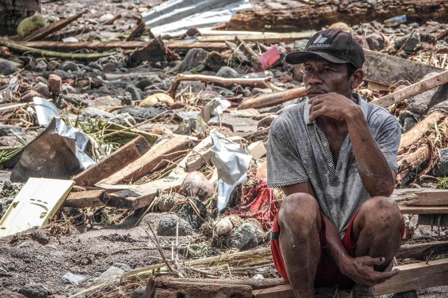 Philippine storm victims feared tsunami, ran toward mudslide