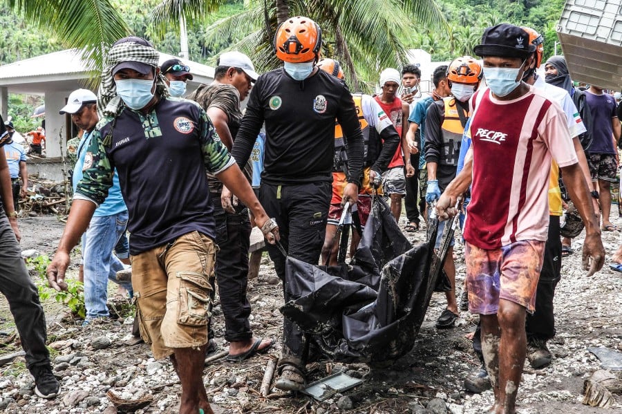 Philippine storm victims feared tsunami, ran toward mudslide
