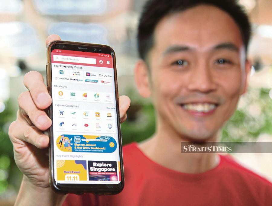 Malaysians prefer e-wallets and debit cards as payment methods amid the Covid-19 pandemic, said Netizen eXperience. NST pix by Nik Hariff Hassan.