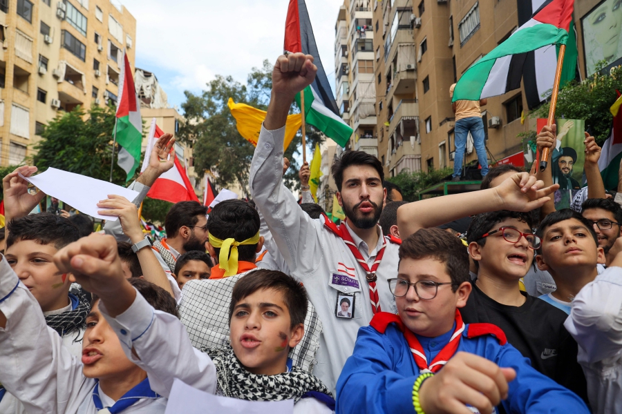 Thousands rallied across the Arab world on October 18 to protest the deaths of hundreds of people in a strike on a Gaza hospital they blame on Israel, despite its denials. (Photo by ANWAR AMRO / AFP)