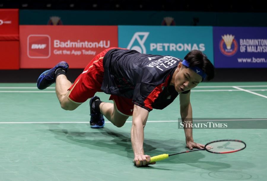 Malaysian badminton fans will have to wait longer to see their shuttlers win on the World Tour, as Lee Zii Jia retired during his Indonesia Masters quarter-final clash against Brian Yang of Canada today. NSTP FILE PIC