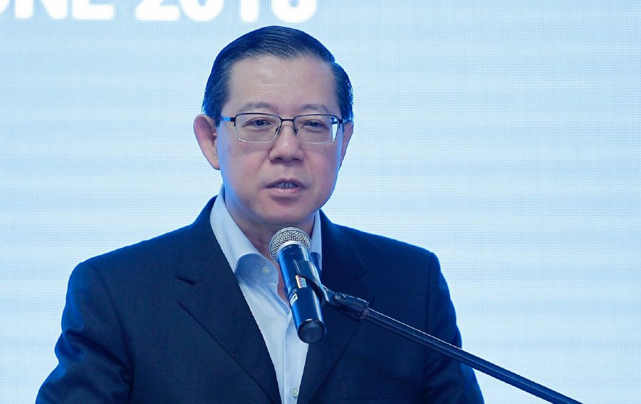 Umno's Strategic Communications Unit, in a statement, urged Prime Minister Tun Dr Mahathir Mohamad to issue a directive that Bahasa Melayu is used in all official government dealings, which it felt was necessary to placate the anger arising from Finance Minister Lim Guan Eng’s use of Mandarin in a recent ministry statement. File pix