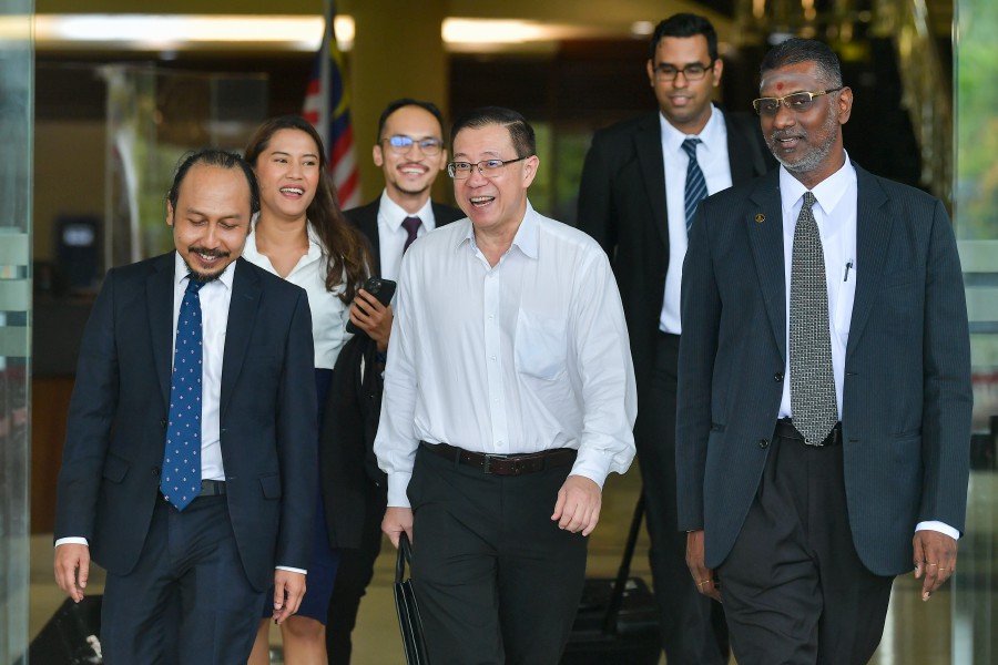 The High Court here today ordered a businessman to pay former Finance Minister Lim Guan Eng RM75,000 in damages and costs over defamatory statements made against him five years ago. BERNAMA PIC