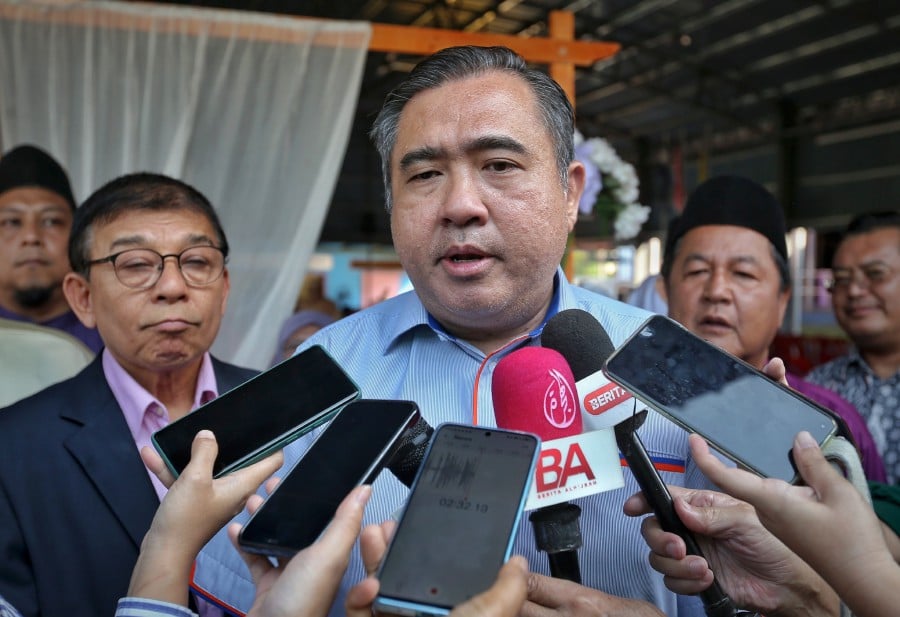 KUALA LUMPUR: Transport Minister Anthony Loke said that the physical work to redevelop KL Sentral, a major transportation hub connecting several modes of transport, is expected to start by the end of this year. — NSTP/AZRUL EDHAM