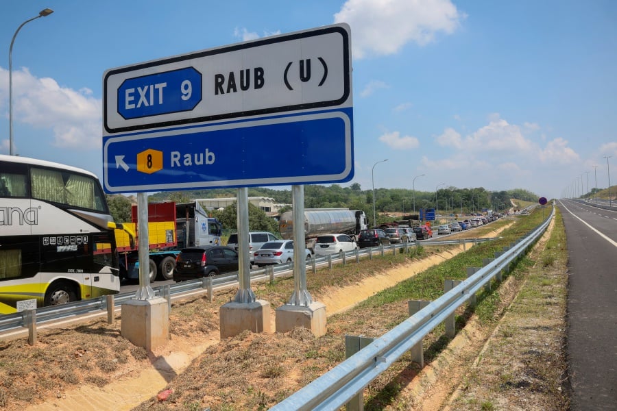 The Pahang government has identified two locations for the proposed construction of rest and service (R&R) areas on the Lingkaran Tengah Utama (LTU) Expressway in the state for the convenience and comfort of road users. - Bernama pic