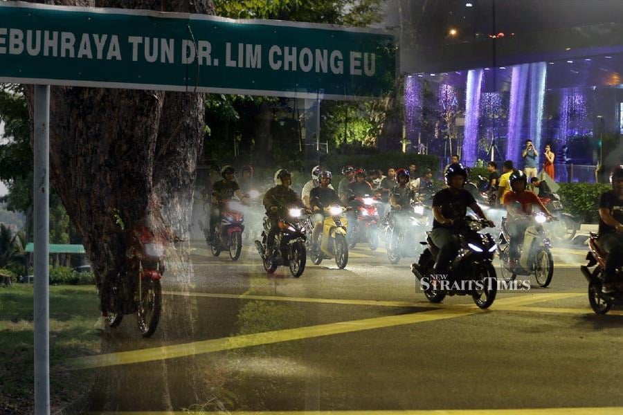 Noise by motoring gangs in the early hours has been disturbing residents along the Tun Dr Lim Chong Eu Highway in Penang. - NSTP file pic