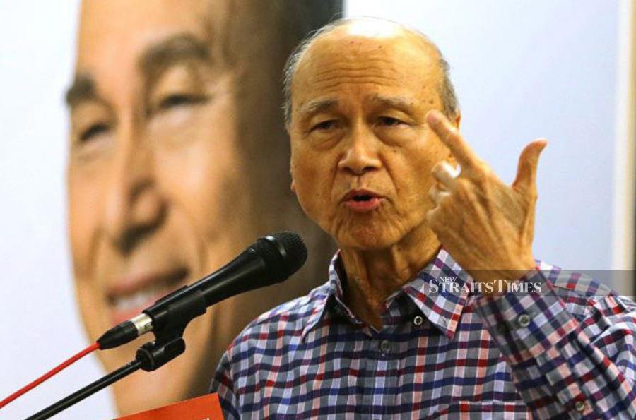 The suggestion to make public the attendance records of lawmakers during parliamentary sittings will not only set the right tone for the country's political landscape but also the national development agenda, a prominent social activist and former member of Parliament Tan Sri Lee Lam Thye said. - NSTP file pic