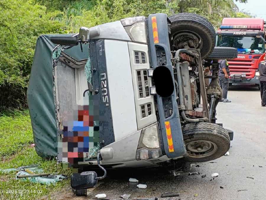A five-tonne lorry driver was killed in a head-on collision with a one-tonne lorry near Talula Hill, along Jalan Padang Tembak, today. - Pic courtesy of Fire and Rescue Dept
