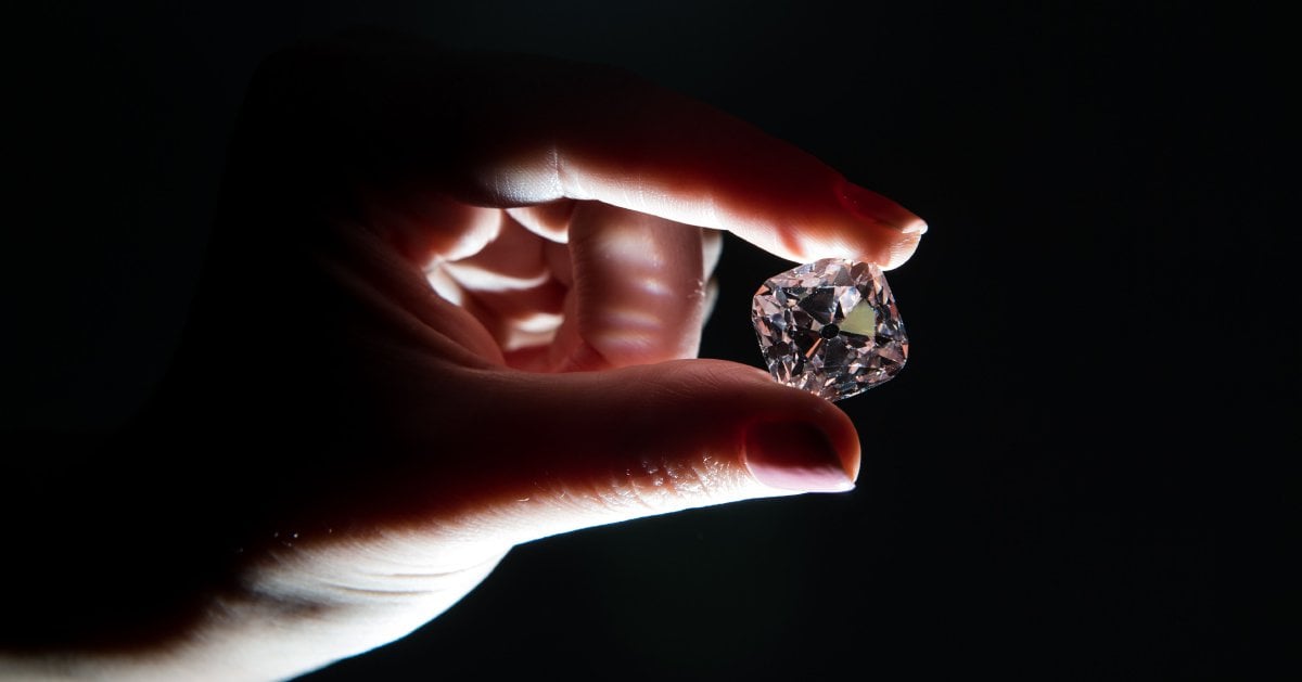 Louis XIV, Napoleon diamond to be auctioned off in Geneva