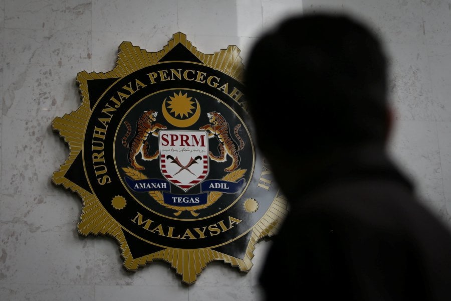 MACC chief commissioner Tan Sri Azam Baki said he did not discount the fact that the police officer was not acting alone. - NSTP/ASWADI ALIAS