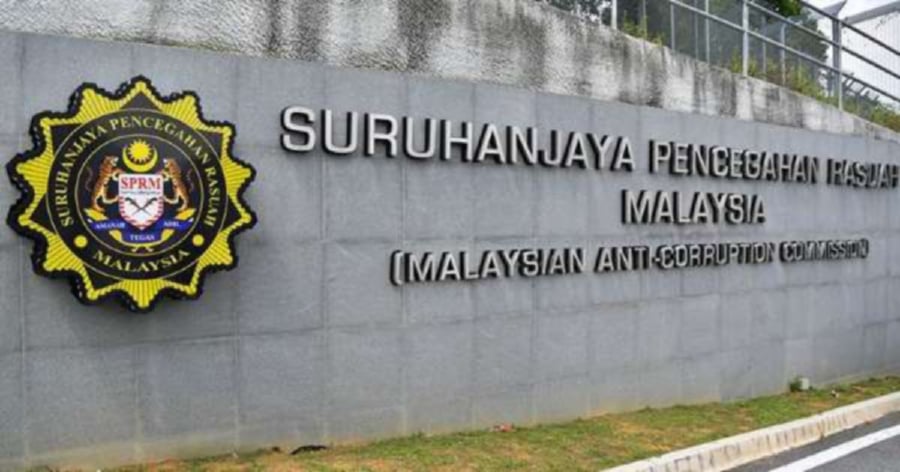 Two senior officers of a water supply company in Johor have been detained for allegedly taking RM3.3 million in bribes from two contractors. File pic