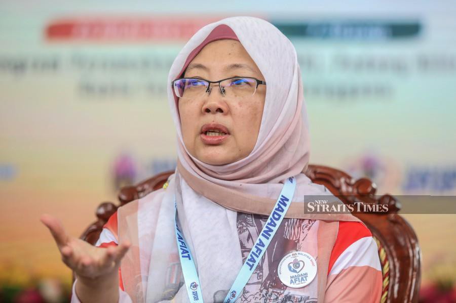 There were 63,966 dengue fever cases with 45 fatalities recorded from January to mid-July this year, said Health Minister Dr Zaliha Mustafa. -NSTP/GHAZALI KORI