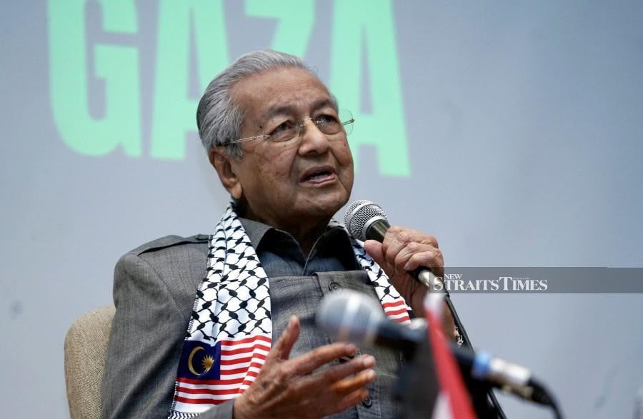 Political observers believe that appointing Tun Dr. Mahathir as the representative to address the Palestine issue internationally wouldn't have yielded significantly different results as the current approach. - NSTP/MOHD FADLI HAMZAH