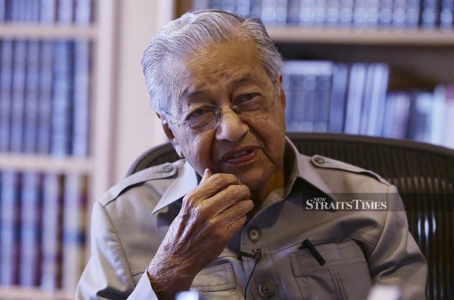 Tun Dr Mahathir Mohamad along with 13 others who had previously left Parti Pejuang Tanah Air (Pejuang) have joined Parti Bumiputera Perkasa Malaysia (Putra). -NSTP/MOHD FADLI HAMZAH