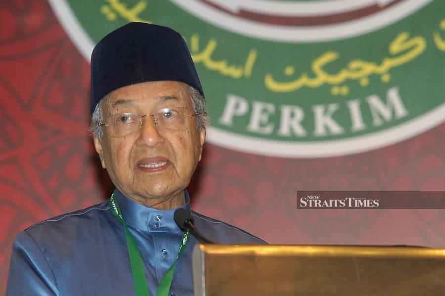 Muslims must show good manners and noble traits for them to be a good example to all, especially to attract non-Muslims towards Islamic teachings, said Prime Minister Tun Dr Mahathir Mohamad. - NSTP/MAHZIR MAT ISA