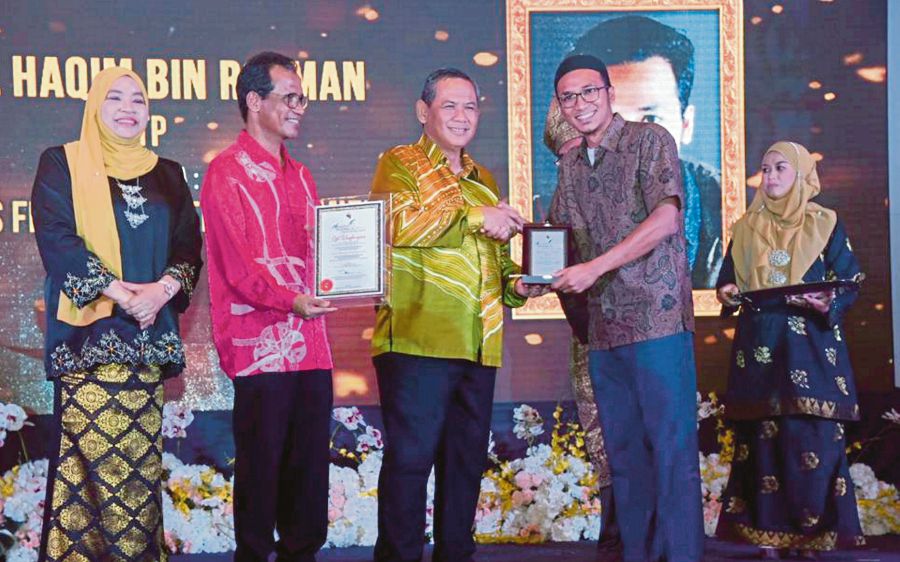 Berita Harian journalist Mohammad Ifwan Tun Tuah won the Negri Sembilan Development Plan (Individual) Award. (NSTP Pic)