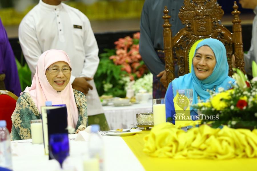 Deputy Prime Minister Datuk Seri Dr Wan Azizah Wan Ismail said this was due to the locations where the students were staying which were not affected by the incident. (Right) Tunku Ampuan Besar Tuanku Aisyah Rohani Tengku Besar Mahmud. Pic by STR/ADZLAN SIDEK