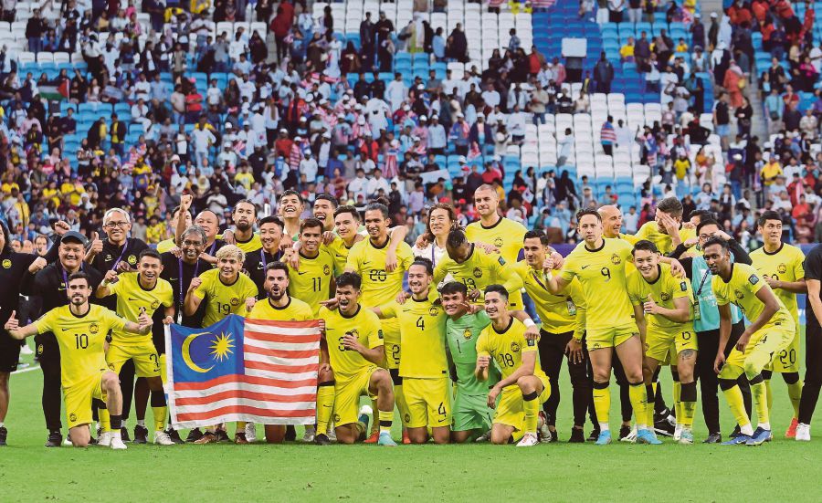 Harimau Malaya players and staff after the match against South Korea during the Qatar 2023 AFC Asian Cup Group E football match at Al-Janoub Stadium in al-Wakrah. - NSTP/HAIRUL ANUAR RAHIM