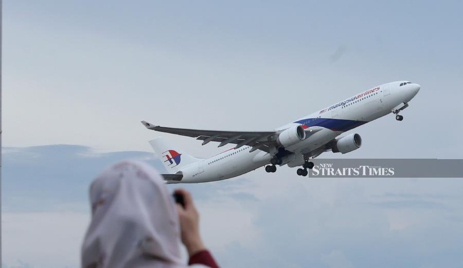 A Malaysia Airlines (MAS) flight from Kuala Lumpur to Beijing, China returned to the Kuala Lumpur International Airport (KLIA) several hours after taking off on Saturday afternoon. - NSTP/AHMAD IRHAM MOHD NOOR.