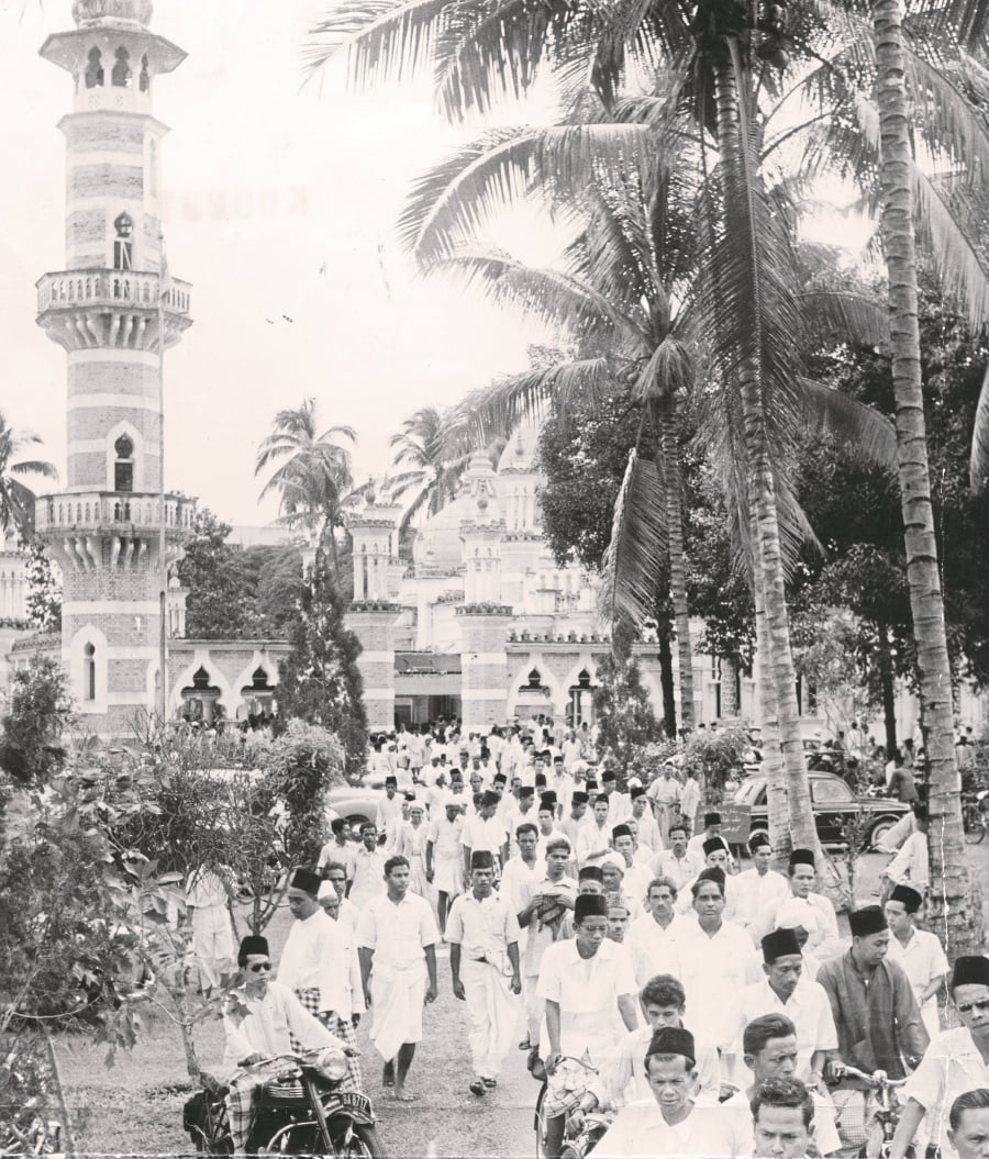  Muslims leaving after performing prayers at Masjid Jamek in Kuala Lumpur in 1957. Malaysia has been transformed into a vibrant, modern tech-savvy economy with ambitious development goals since independence. FILE PIC