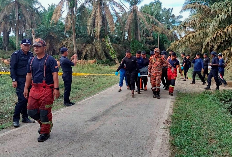 A former commando of the Special Forces Group (GGK) who was reported missing since Thursday, Ab Manan Keri, was found dead in an oil palm estate in Kampung Palembang here at about 5pm today. BERNAMA PIC
