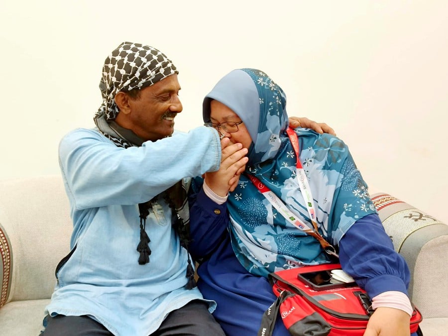 Mazidah Azmi, 50, from Miri, Sarawak and her husband Zainal Abidin Sabdin, 53. -- BERNAMA PIC
