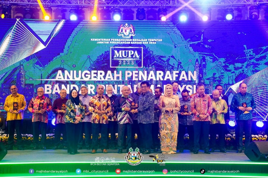 The Ipoh City Council (MBI), in collaboration with the Urban and Rural Planning Department (PLANMalaysia) and the Malaysian Institue of Planners, is the proud recipient of two awards from the Malaysia Urban Planning Awards (MUPA) and the Commonwealth Association of Planners (CAP). - PIc courtesy from MBI Facebook