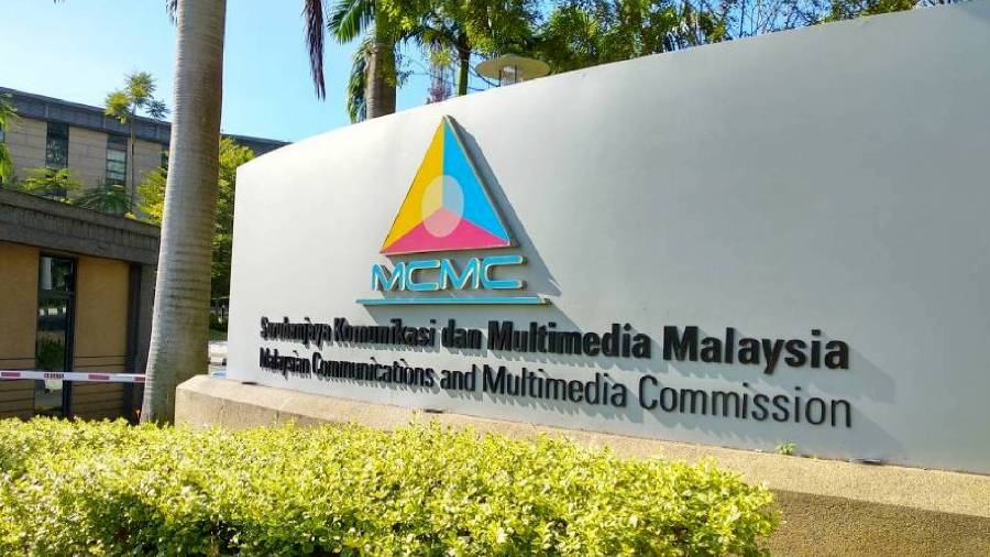  Crime analyst Shahul Hamid Abdul Rahim reckons that the Malaysian Communications and Multimedia Commission (MCMC) should study on the need for the country to limit the number of social media platforms in light of the many 3R (race, religion, royalty) cases and scam activities on these platforms. — FILE PIC